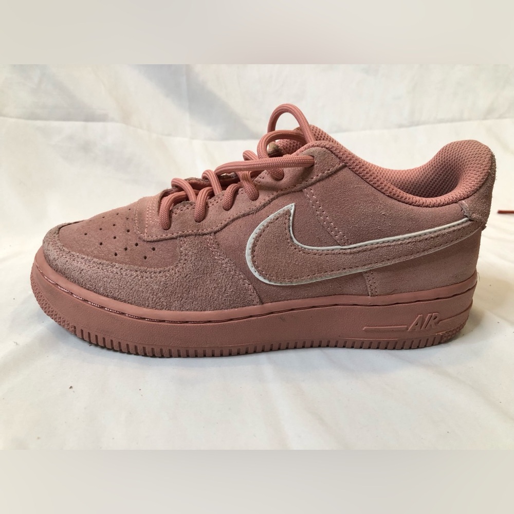 Boys Nike Air Force 1–Size 4Y—Pink Suede - Picture 7 of 12